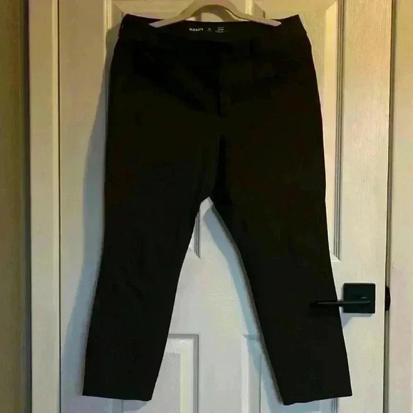 Old Navy Pants - Old Navy high rise Pixie secret smooth pants - petite
